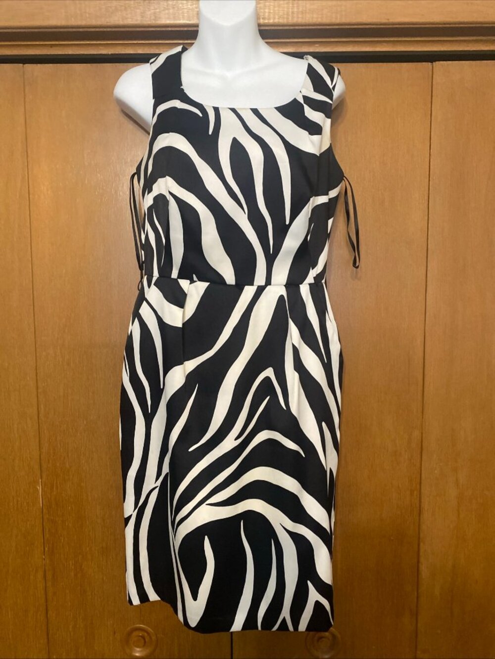 Dressbarn Dress Womens 8 Black White Sheath Zebra Print Front Pockets Party